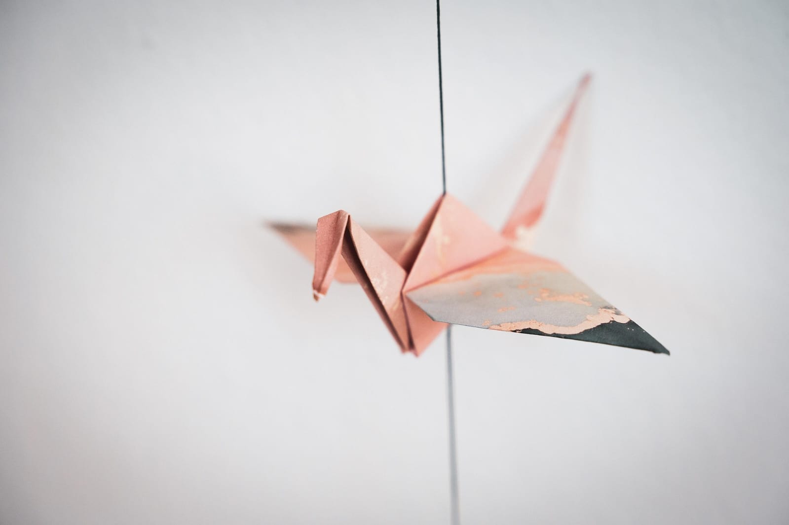 Origami-Kranich in Rosa
